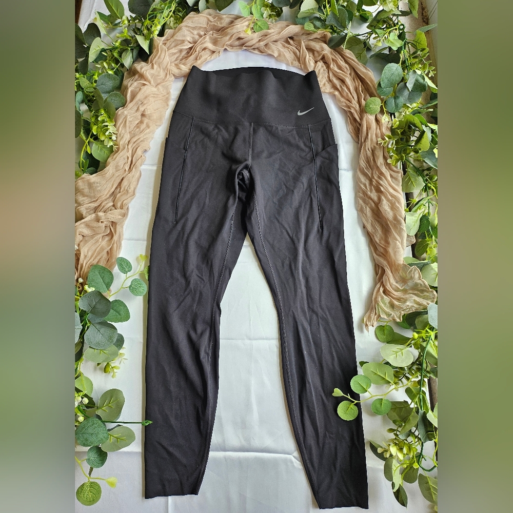 Nike universe dri-fit high waisted legging size M